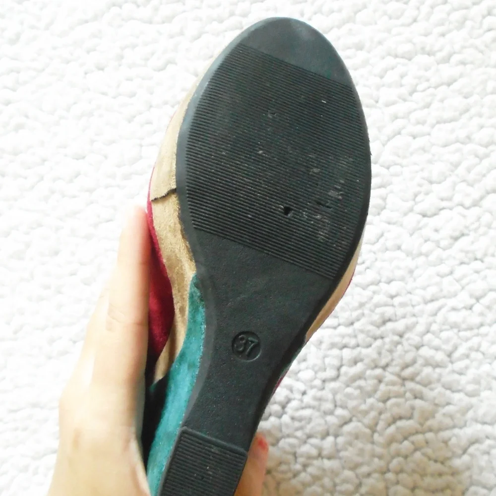 Tricolor suede wedges